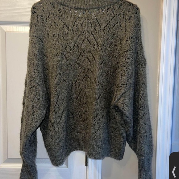 Women’s old navy sweater size large - Picture 2 of 3